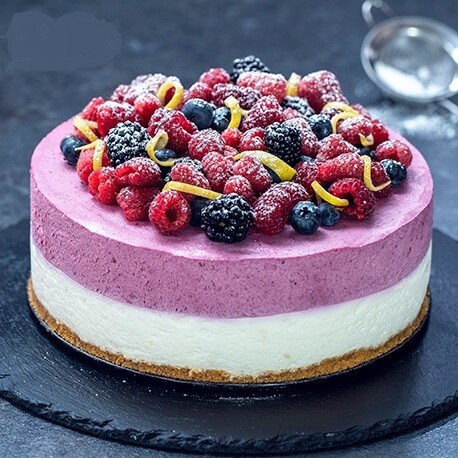 Tort mousse cu lamaie si fructe de padure keto