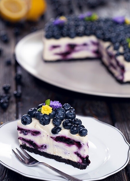 Tort cu ciocolată albă și afine, fără zahăr (keto &amp; low carb)