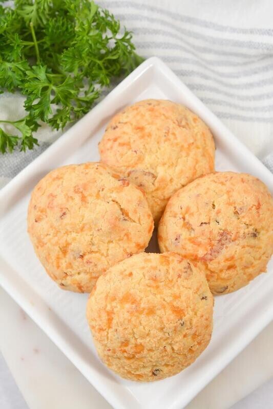 Pâinici cu cheddar și bacon (keto &amp; low carb)