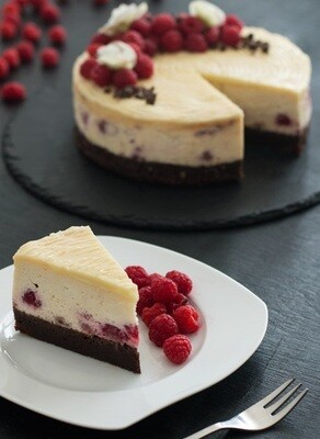 Brownie cheesecake cu zmeura keto
