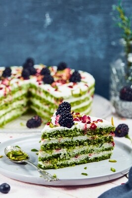 Tort Green Velvet cu fistic (keto &amp; low carb)