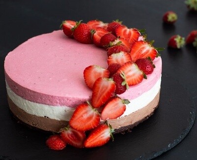 Brownie cheesecake cu capsuni keto