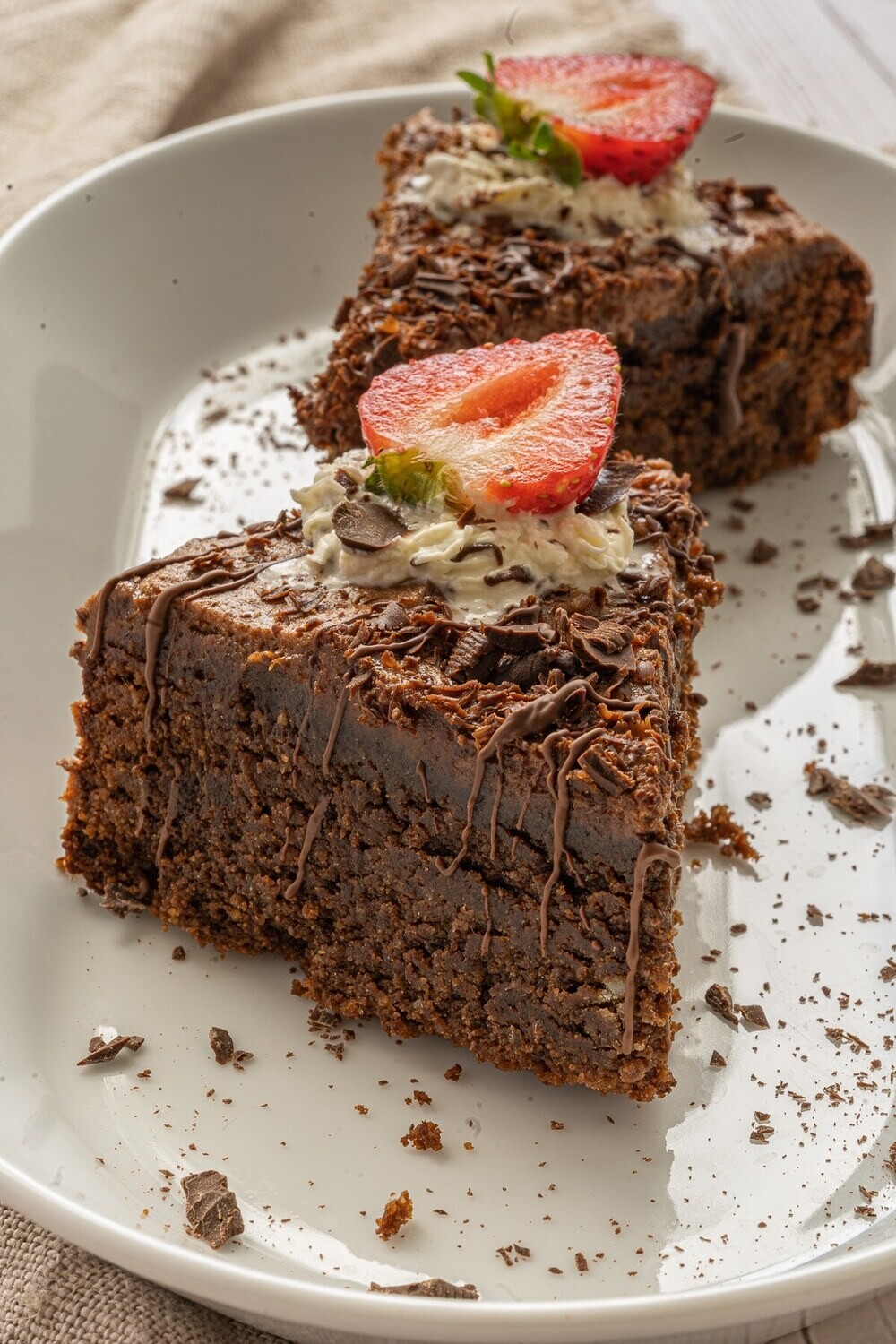 Tort cu migdale si mousse de ciocolata low-carb