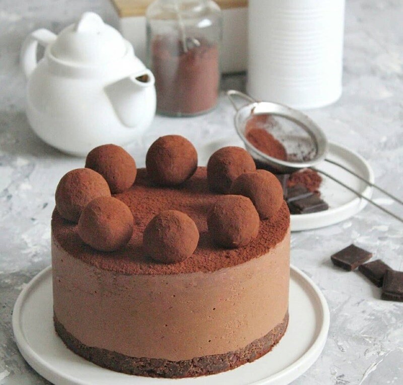Tort artizanal de ciocolata cu trufe