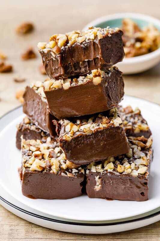 Fudge de ciocolată cu migdale, fără zahăr (keto &amp; low-carb)