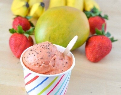 Sorbet tropical cu mango, căpșuni &amp; banane (Vegan)