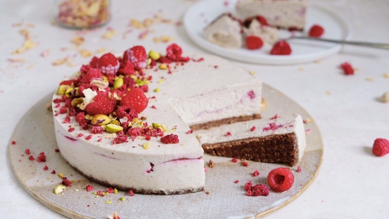 Tort vegan cu zmeura si cocos