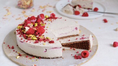 Tort vegan cu zmeura si cocos