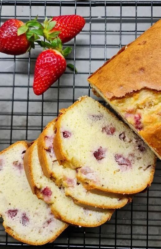 Chec cu capsuni keto si low-carb