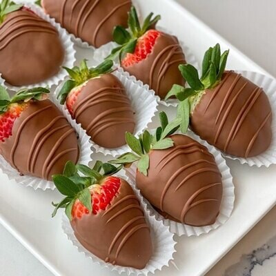 Capsuni trase in ciocolata cu lapte