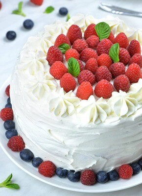 Tort Cheesecake cu zmeură și afine