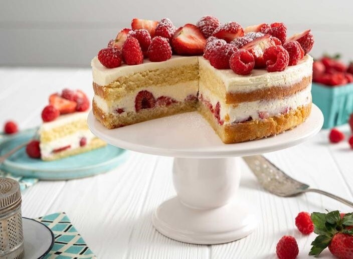 Tort artizanal cu fructe rosii