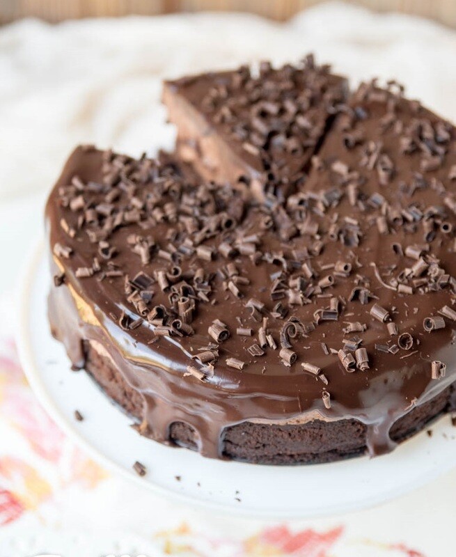 Tort keto brownie cu mousse de ciocolată, fără zahăr (keto &amp; low carb)