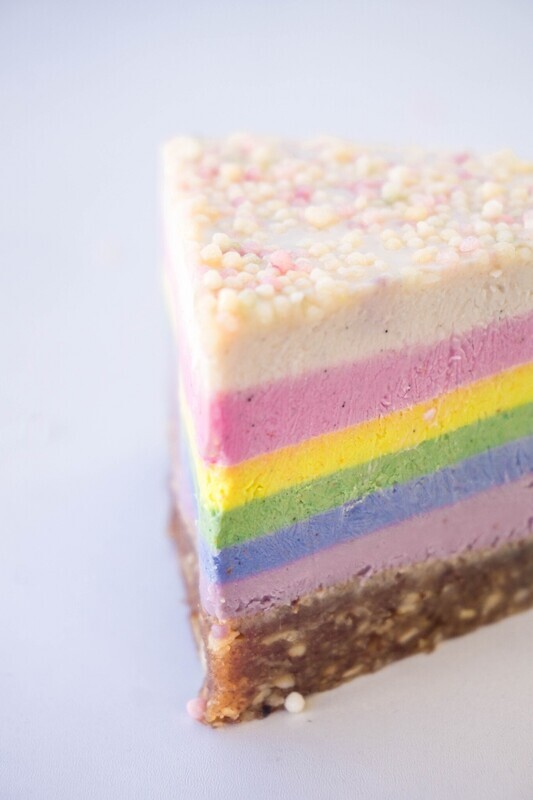 🌈 Tort raw vegan curcubeu