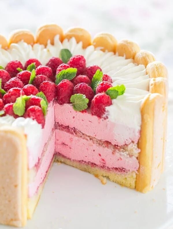 Tort artizanal Diplomat cu zmeura