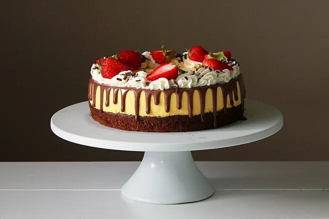 Tort artizanal de ciocolata cu mousse de mango