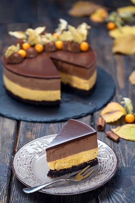 Tort cu mousse de dovleac si ciocolata fara zahar