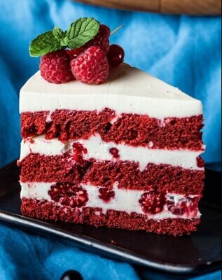 Tort Red Velvet cu zmeură, fără zahăr (keto &amp; low carb)