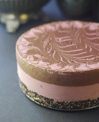 Tort raw-vegan ciocolata cu visine