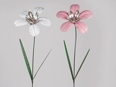 Tuinsteker bloem wit (links)