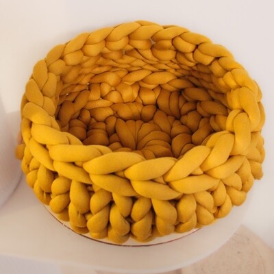 Hohes Grobstrick-Körbchen – Handgefertigtes Hundekorb Hohes Grobstrick-Körbchen – Handgefertigtes Hundekorb