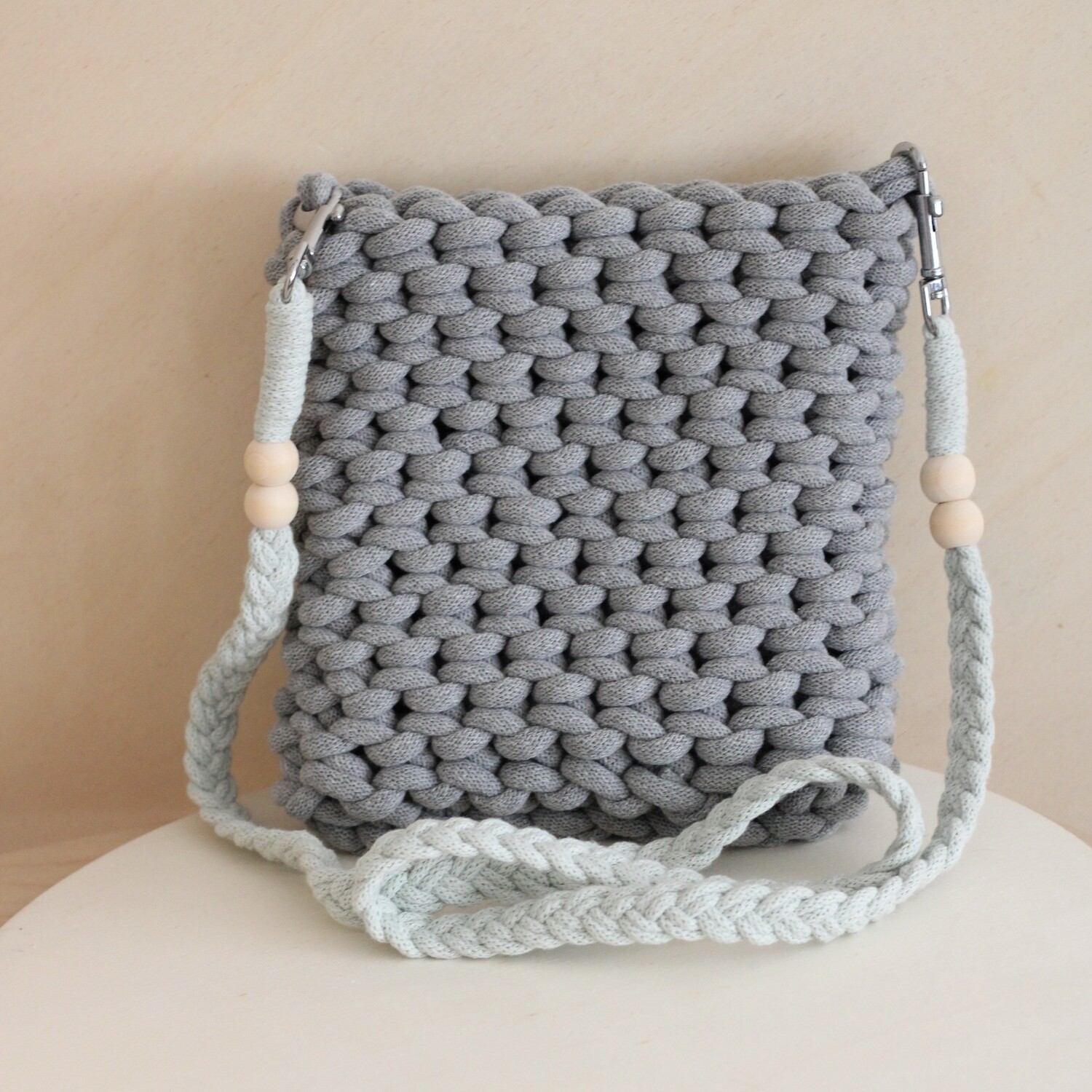 Tasche mit geflochtenem Crossbody-Gurt oder nach Wahl