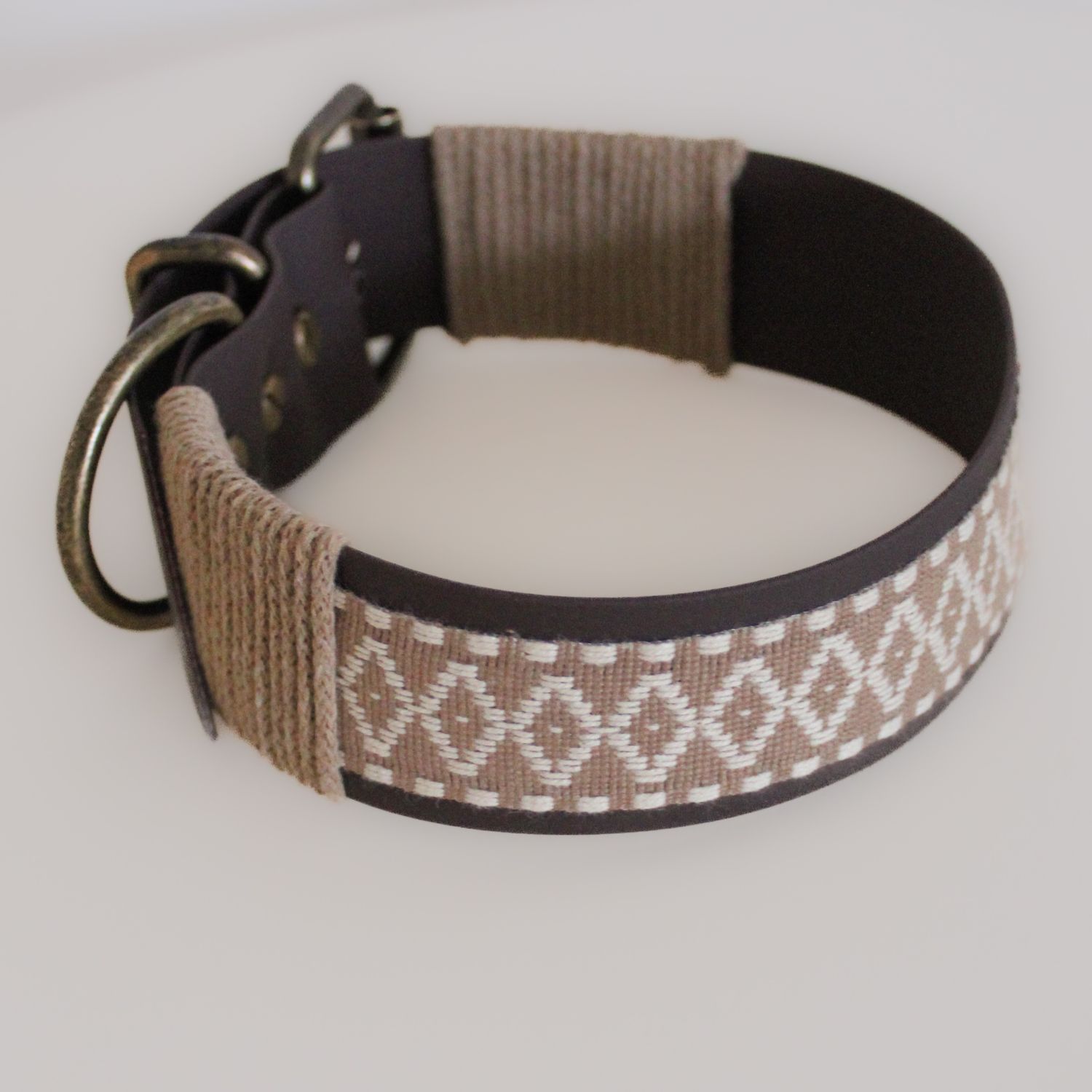 Hundehalsband im Bohostil - Rautenmuster - Ethnostyle 38 mm breit