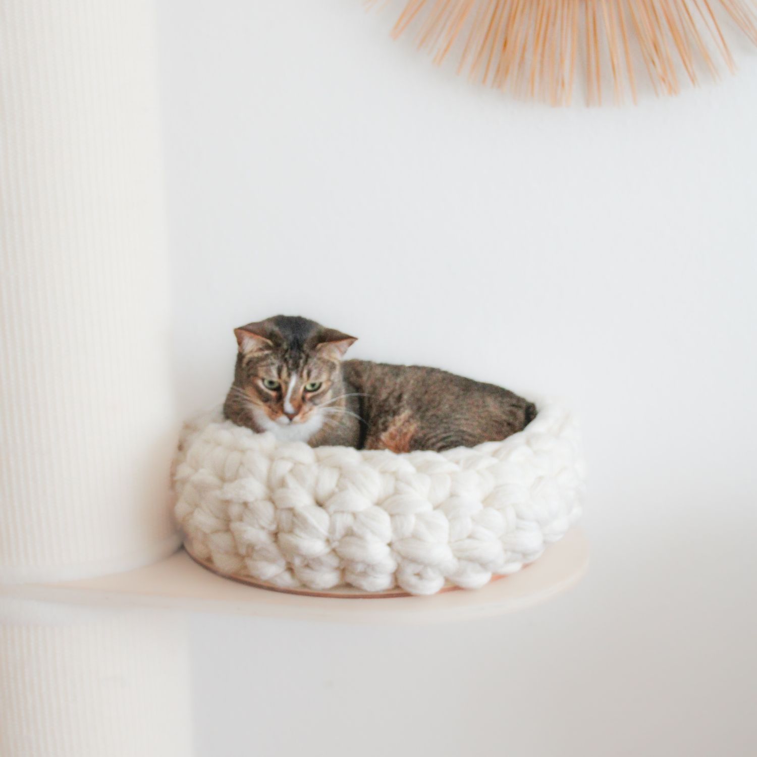 Katzenkorb Emilia | Katzenkörbchen | Katzenbett Naturweiß aus Biobaumwolle
