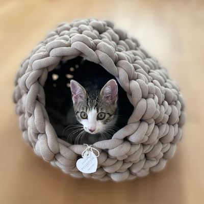 Cat cave & dog cave "Gustav" made of filled organic cotton yarn