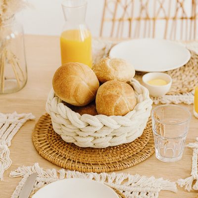 Handgefertigter Brotkorb aus recyceltem Baumwollgarn Handgefertigter Brotkorb aus recyceltem Baumwollgarn