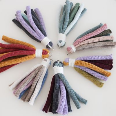 Handgemachter Katzenangel-Anhänger aus recycelter Baumwolle