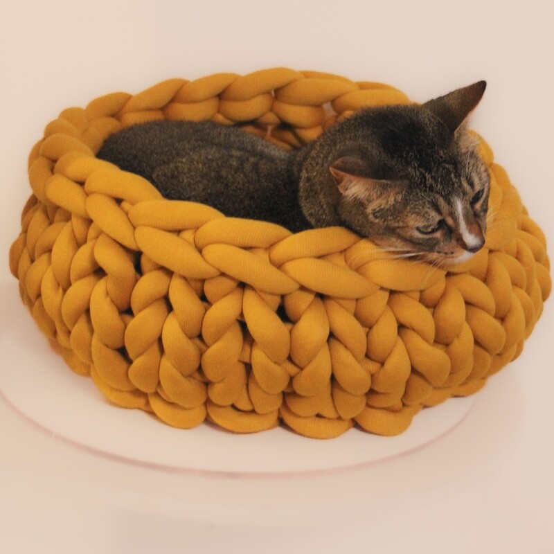 Hohes Grobstrick-Körbchen – Handgefertigtes Katzenbett & Hundekorb