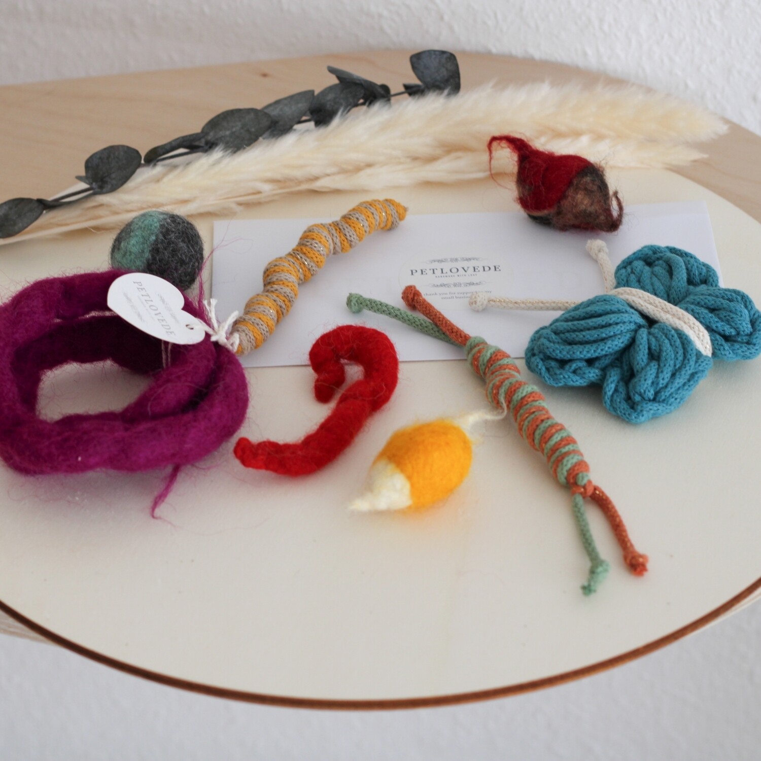 Katzenspielzeug Set – 8-teilig mit Schmetterling & Filzmäusen Katzenspielzeug Set – 8-teilig mit Schmetterling & Filzmäusen