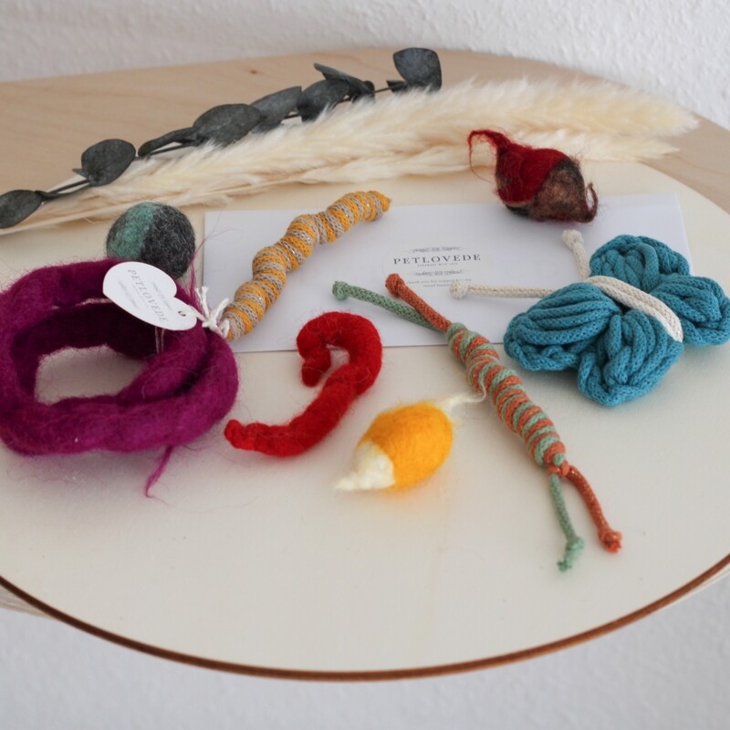 Katzenspielzeug Set – 8-teilig mit Schmetterling & Filzmäusen