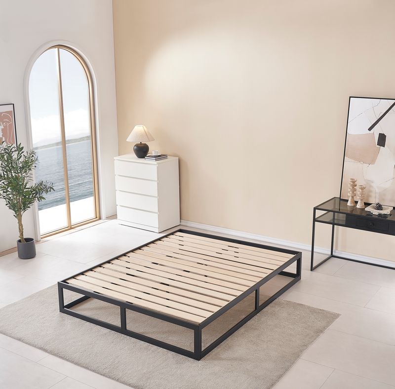HARUKI -  Cama estrado, Estrutura Preta, Lâminas de Madeira Natural, Altura 31,8 cm, Montagem Fácil, Conforto e Design