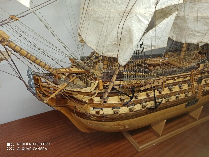 GALEÓN VICTORY CON URNA