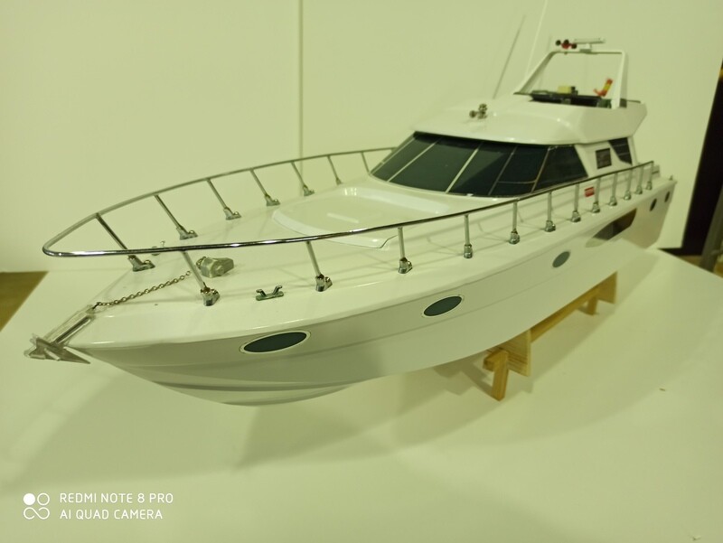 YATE MAJESTY KYOSHO R/C NAVEGABLE