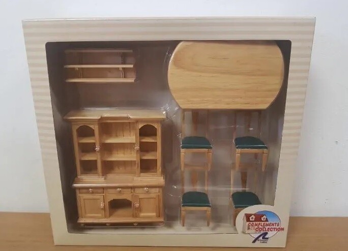 CONJUNTO COMEDOR CON ALACENA
