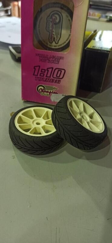 PAREJA DE RUEDAS TOURING 1/10 CHAMPION TIRES