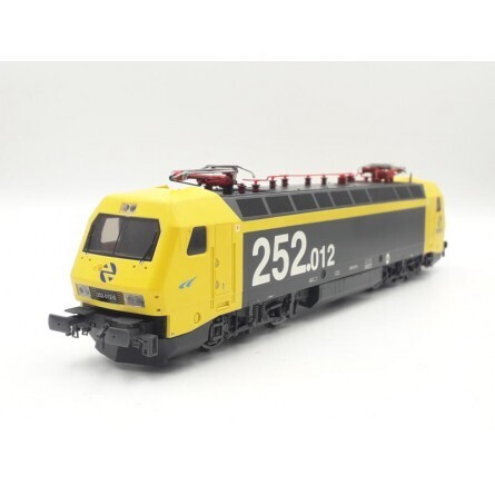 LOCOMOTORA MERCANCIAS RENFE "TAXI"