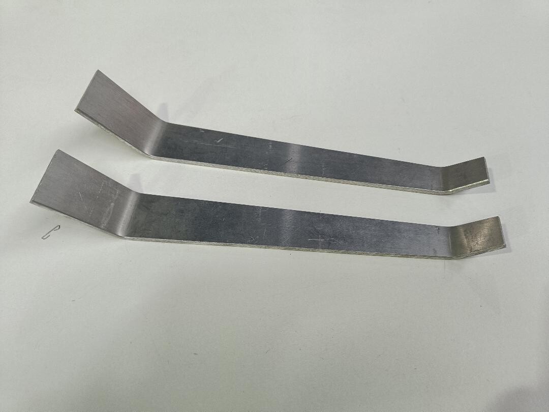 PATAS EN ALUMINIO PARA TREN PRINCIPAL 17 CMTS.