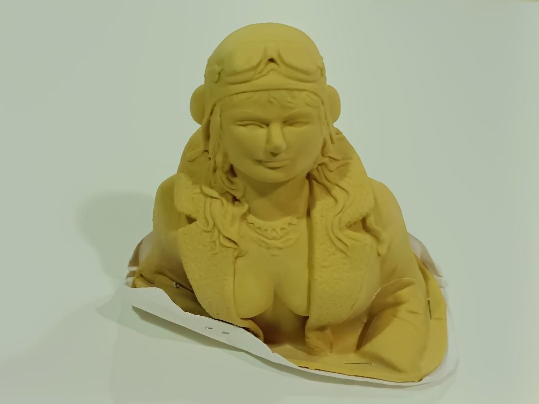 PILOTO MUJER EN LATEX PARA PINTAR 1/4