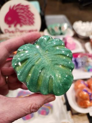 Bath Bomb - Monstera Leaf (Green Apple) with a Bug or Snail Charm inside! Bath Bomb - Monstera Leaf (Green Apple) with a Bug or Snail Charm inside!