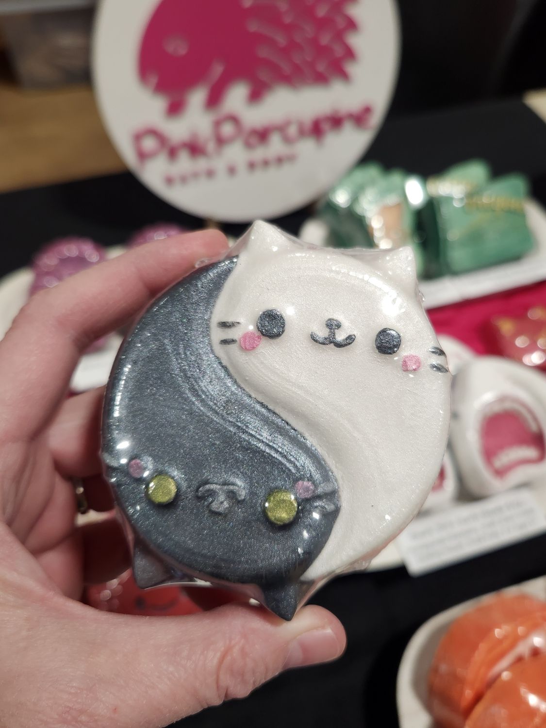 Bath Bomb - Yin Yang Cats (Rainbow)