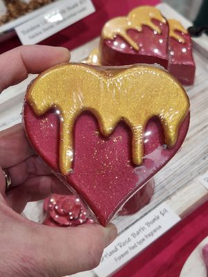 Bath Bomb - Large Drippy Heart (Forever Red type) Bath Bomb - Large Drippy Heart (Forever Red type)