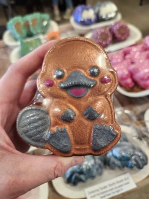 Bath Bomb - Platypus (Vanilla Cake Pop) Bath Bomb - Platypus (Vanilla Cake Pop)