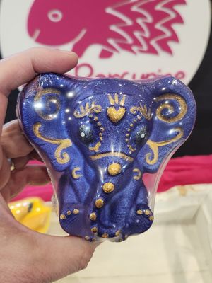 Bath Bomb - Paisley Elephant (Midnight Blackberry) Chevron Amethyst inside! Bath Bomb - Paisley Elephant (Midnight Blackberry) Chevron Amethyst inside!