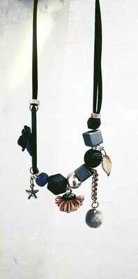 Kalung hias motif samping