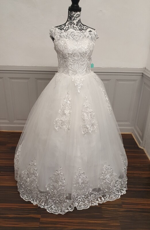 robe de mariee dentelle col bateau