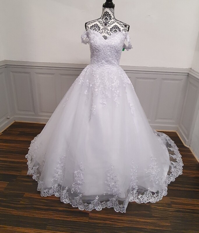 Robe de mariée princesse en tulle et dentelle florale 